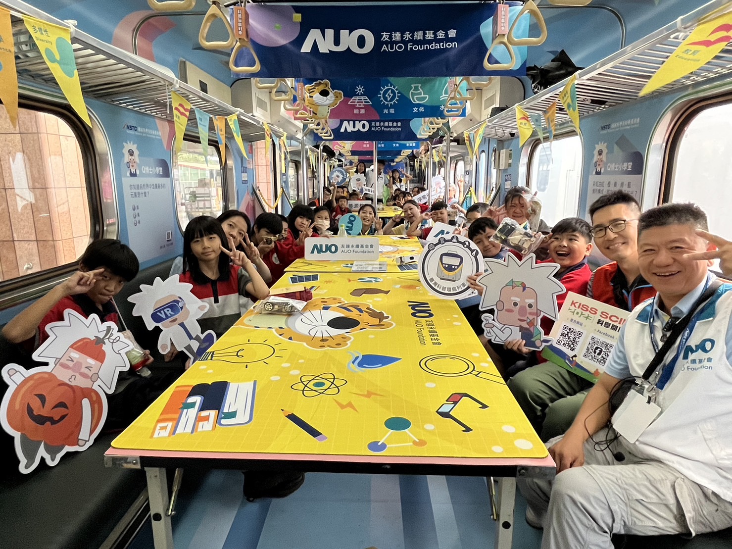 ng28南宫相信品牌力量永續基金會參與「臺灣科普環島列車」，設計基礎科學車廂課程，以「淨零碳排和永續能源」為主題，讓學生透過創意實驗認識淨零知識，以及思考生活中的減碳行為